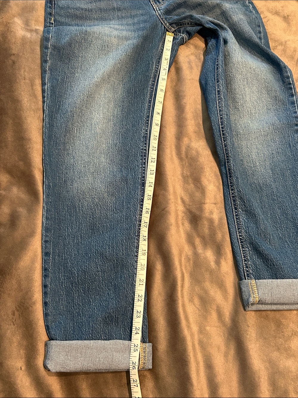 Old Navy Woman’s Mid-Rise Wow Boyfriend Straight Jeans - Medium Wash - Picture 11 of 12